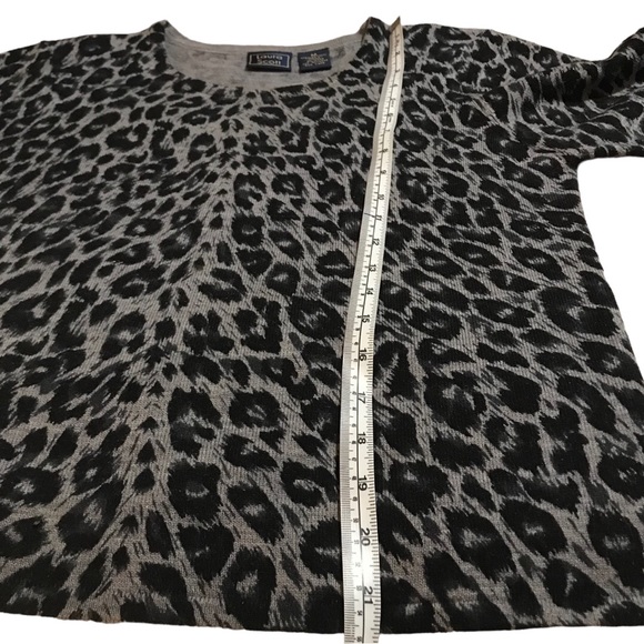 CLEARANCE | LAURA SCOTT Cropped Short Sleeve Animal Print Sweater - Picture 5 of 7